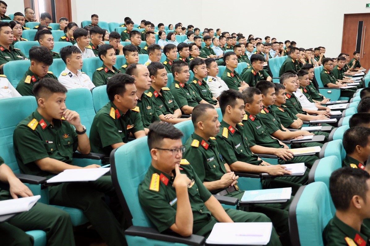 /UploadStore/admin/250723 tap huan lop doi ngoai/02.jpg